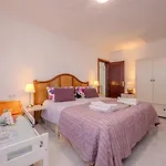 Victoria Just 150 Metres From Playa Bastian *