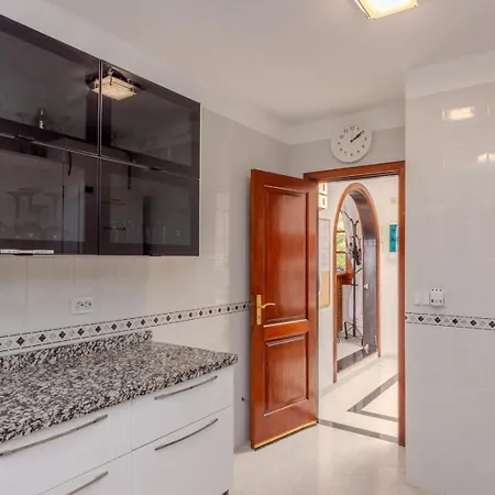 度假居 Victoria Just 150 Metres From Playa Bastian *