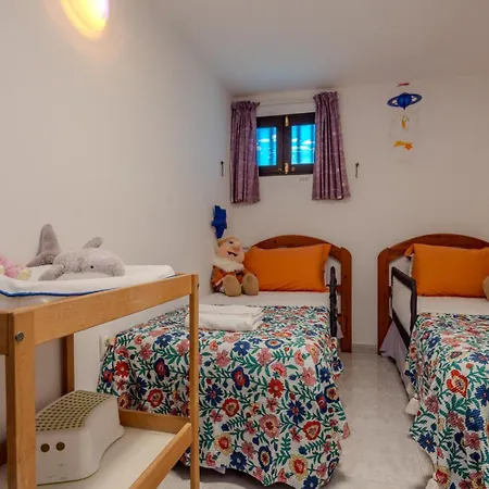 度假居 Victoria Just 150 Metres From Playa Bastian