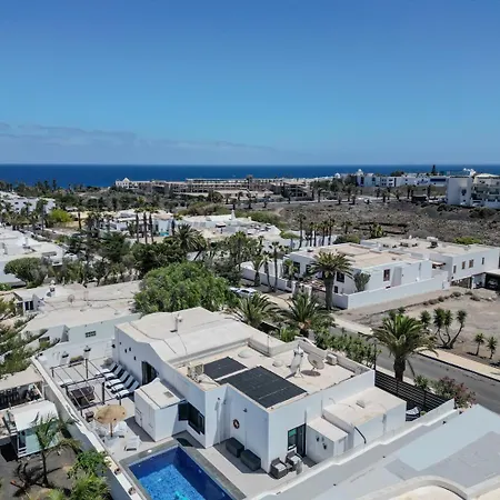 Victoria Just 150 Metres From Playa Bastian 度假居