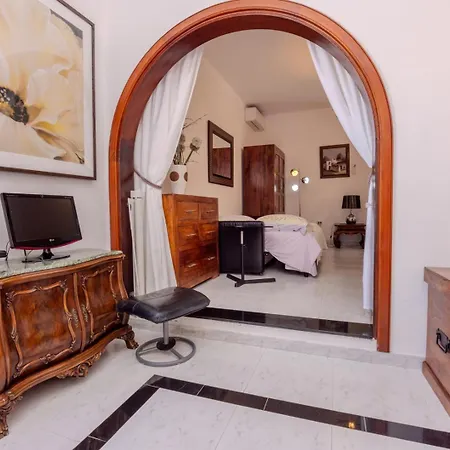 度假居 Victoria Just 150 Metres From Playa Bastian